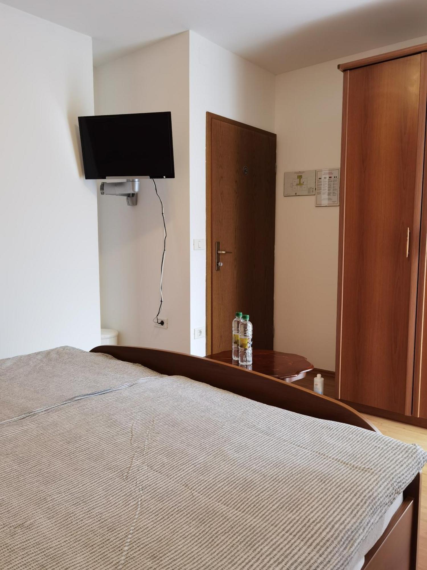 Gostisce Hedvika Hotell Kal-Koritnica Rum bild